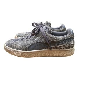 Puma ‘Elemental’ fuzzy suede sneakers in grey. Very good condition.